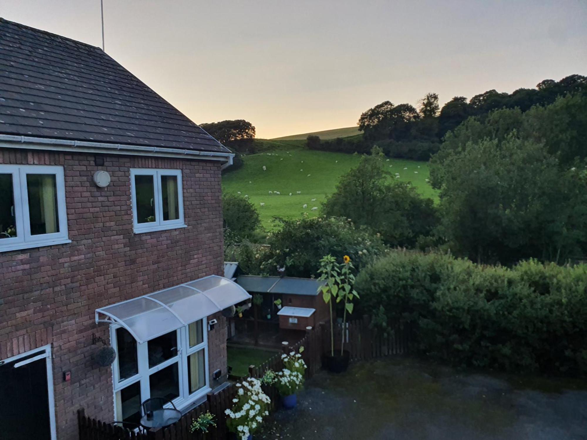 Idyllic 2 Bedroom Self-Contained Upsidedown Annexe Llandrindod Wells Buitenkant foto