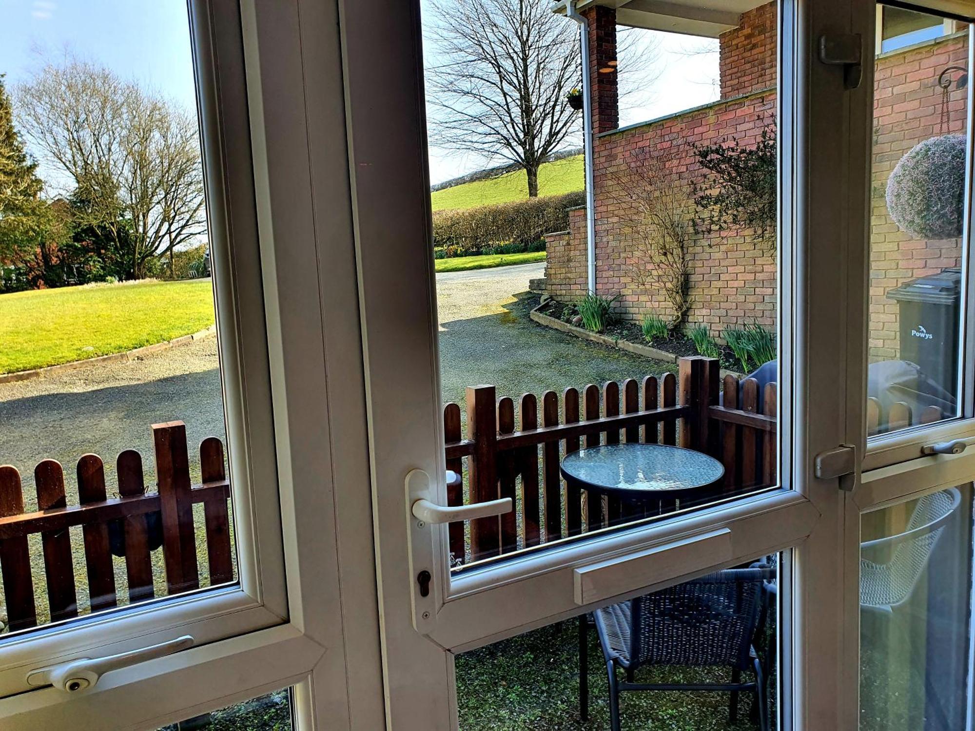 Idyllic 2 Bedroom Self-Contained Upsidedown Annexe Llandrindod Wells Buitenkant foto